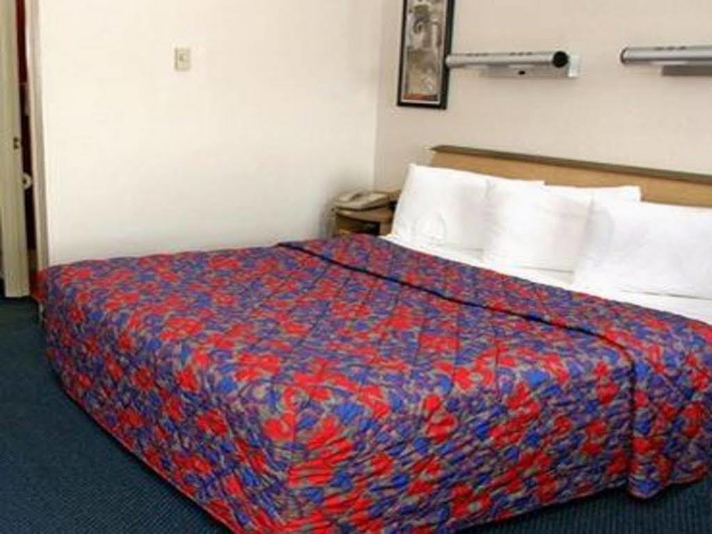 Red Roof Inn Mt Laurel Mount Laurel Bagian luar foto